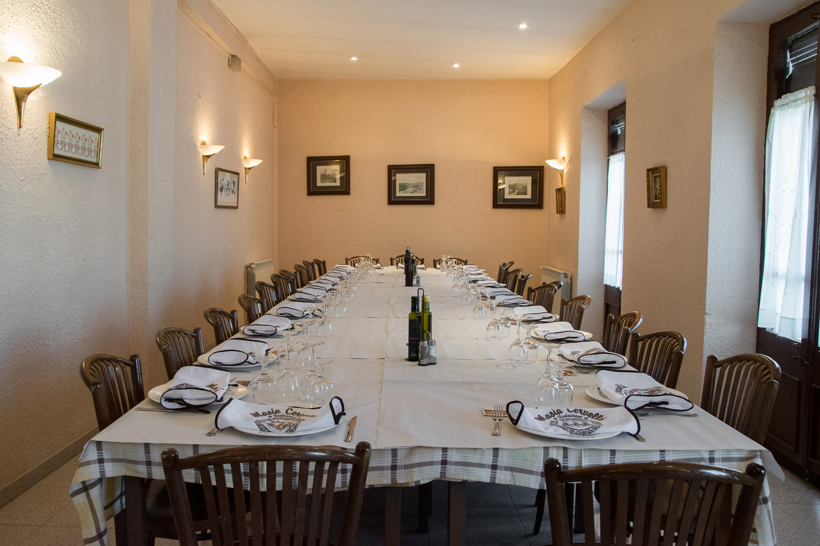 Comidas de grupos en restaurant Masía Cervelló en Valls